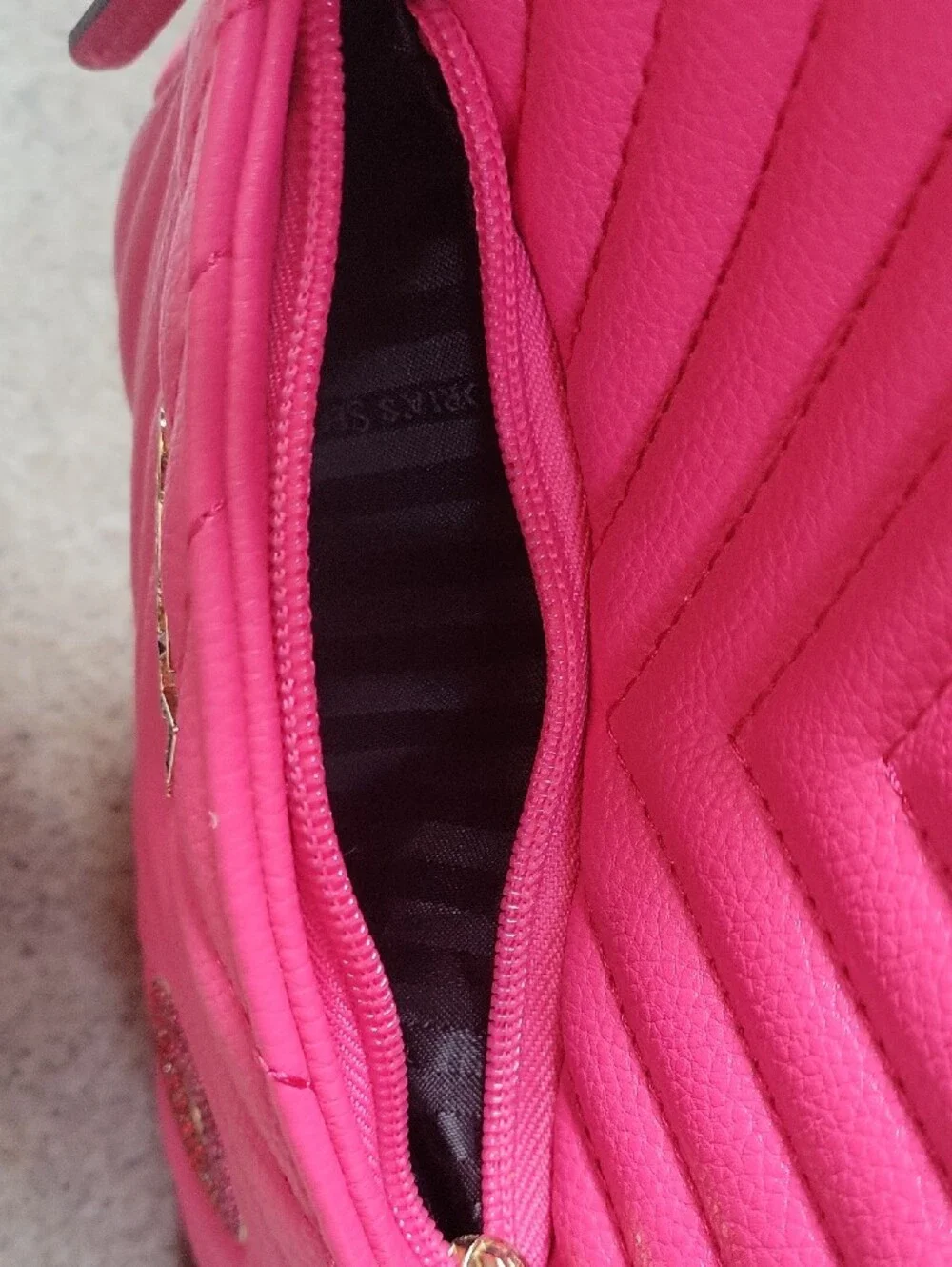 Victoria's Secret Hot Pink Quilted Mini Backpack Lip Patch Safety Pin & Logo - Picture 7 of 12